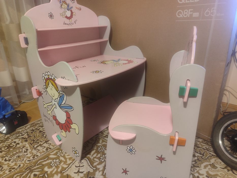 Дитяча парта з стільцем