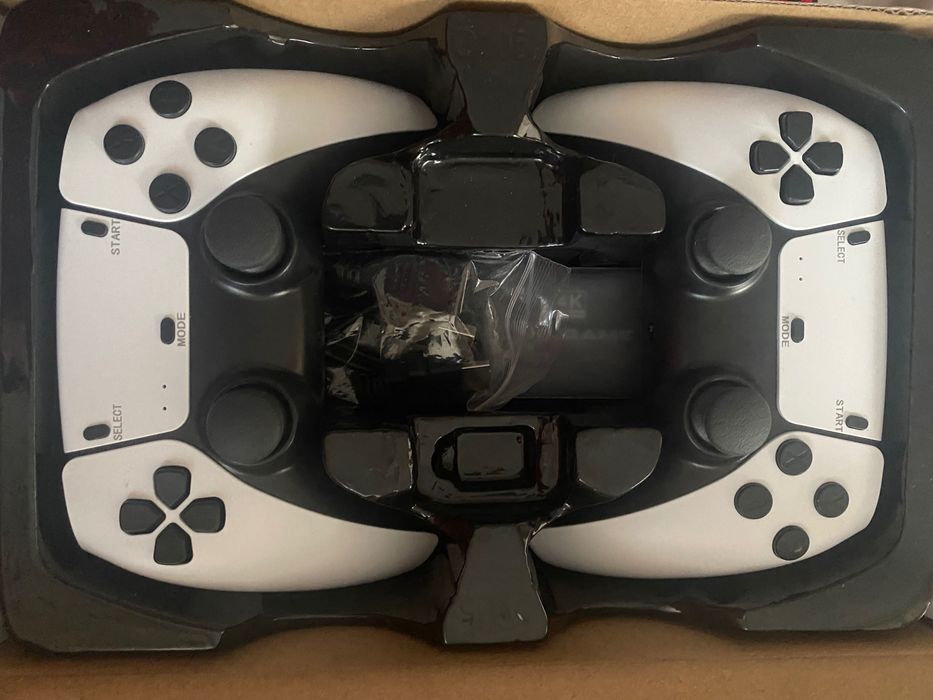 Продаю портативну ігрову приставку