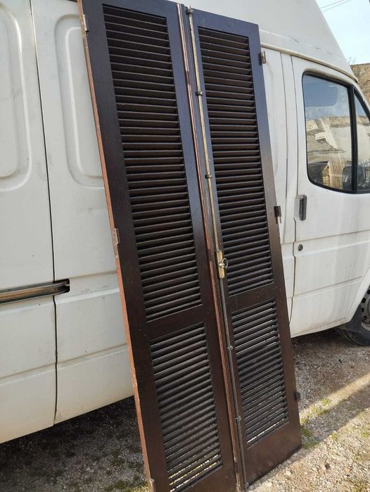 Portas/ Portadas Venezianas de Madeira