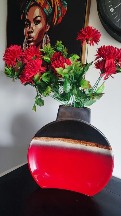 Jarra lindíssima com flores em tons de bordô excelente