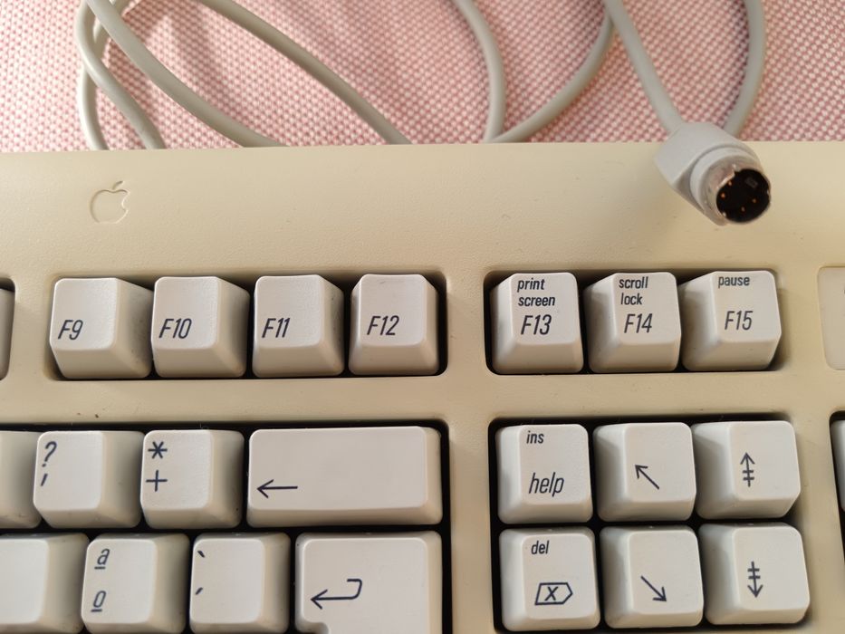 Apple Keyboard M2980
