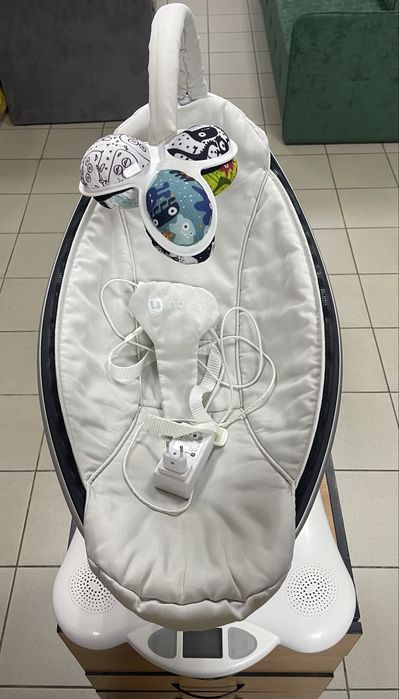 Заколисуючий центр 4moms  MamaRoo 2.0 під ремонт чи на запчастини.