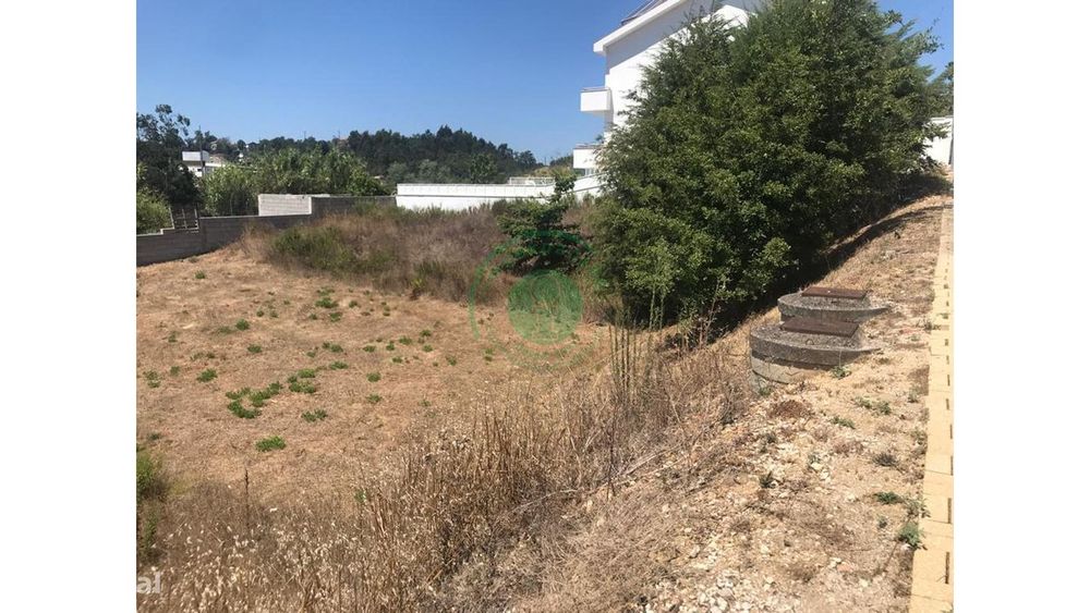 Lote Terreno com 396 m2 em Coimbra