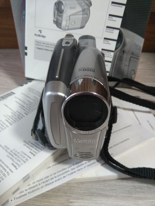Видеокамера Canon DC 220.