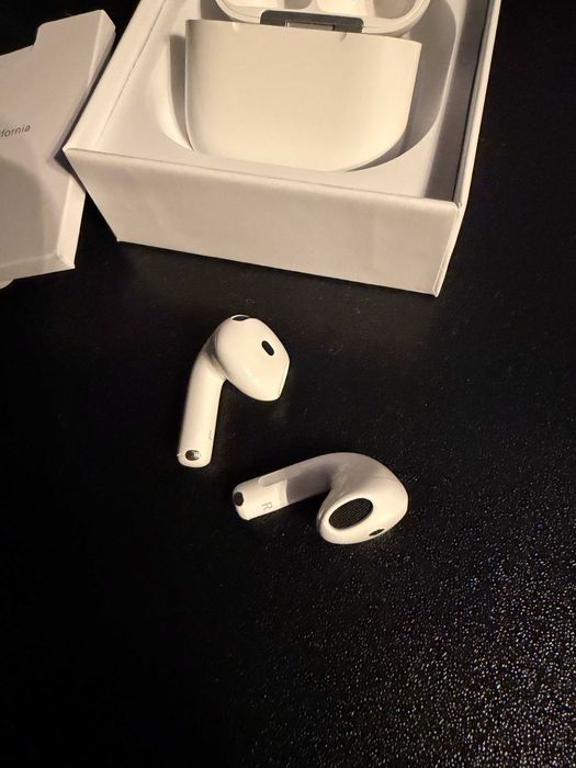 Apple AirPods 4