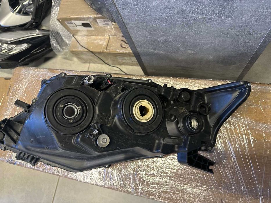 Фара Правая Lexus RX 2009 2010 2011 2012 голая стекло целое
