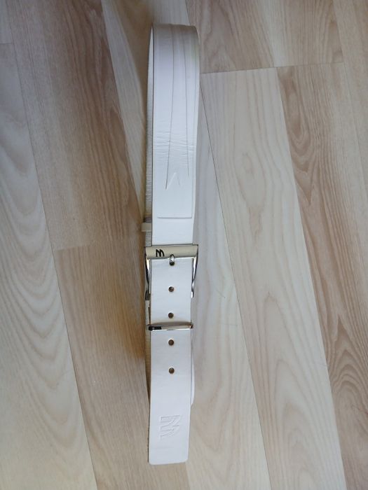 Valentino bialy skorzany pas 100cm