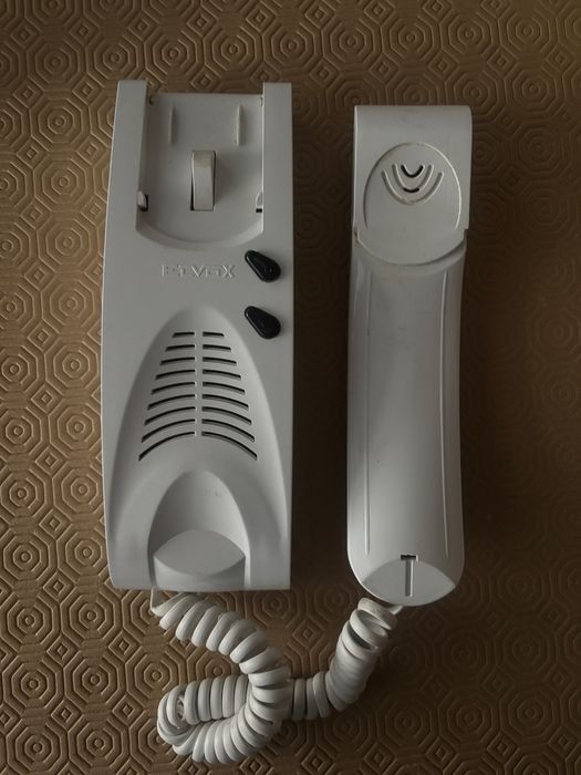 Intercomunicador de parede ELVOX 8870 (pouco uso)