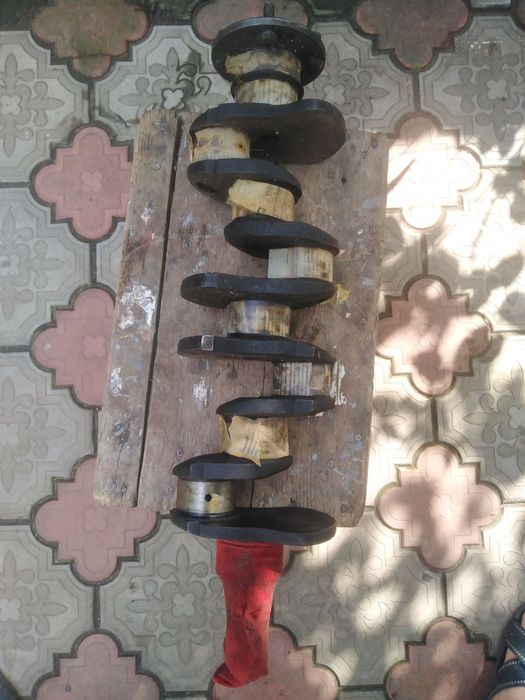 Коленвал  машинний