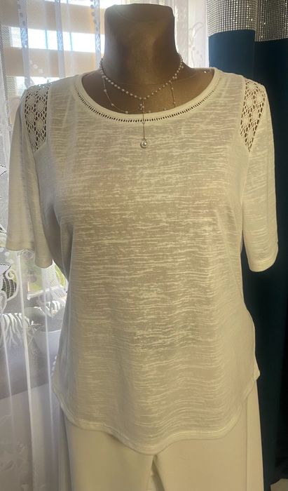 Bluzka biała z delikatnymi wstawkami -kobieca ,elegancka ,wyjątkowa