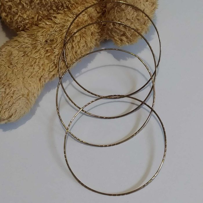 pulseiras ou conjuntos, bonitas e diferentes a preço simbólico.