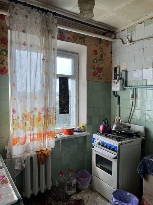 Продаж Тесленка 20, площа Володимира Великого, пл. Артема, під ремонт