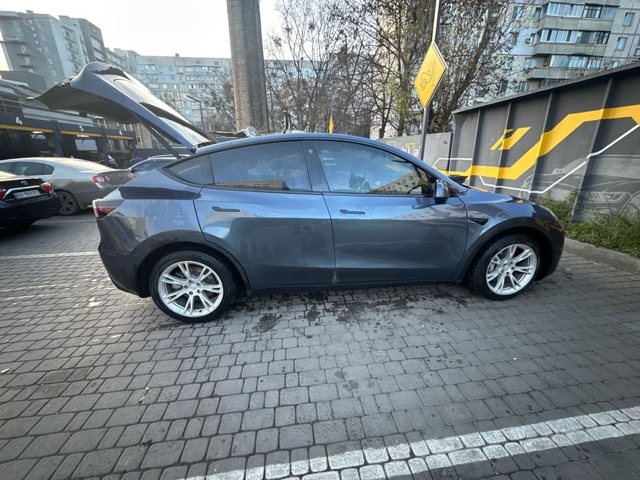 Оренда Tesla Model Y 2023