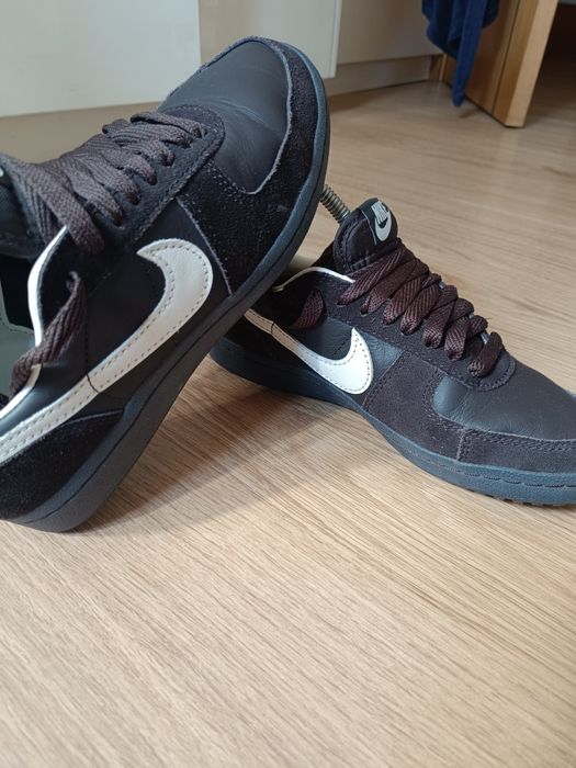 Sapatilha Nike castanha