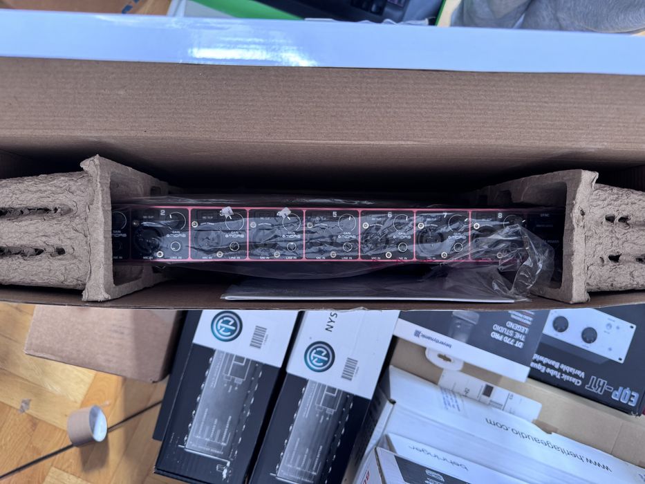 Behringer Ultragain Digital ADA8200 - stan bdb, pudelko
