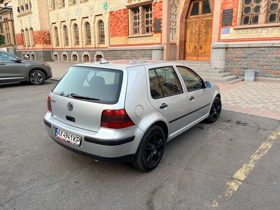 Продам Volkswagen Golf 1.6.