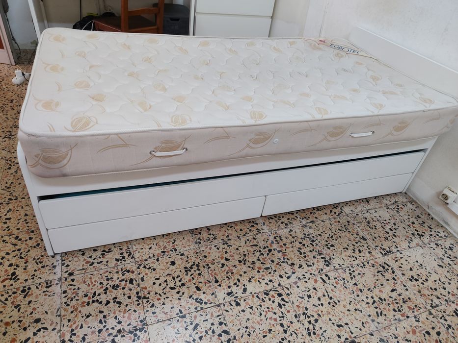 Cama de solteiro dupla