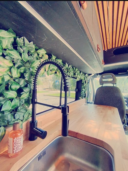 CamperVan artesanal — pronta para a aventura...