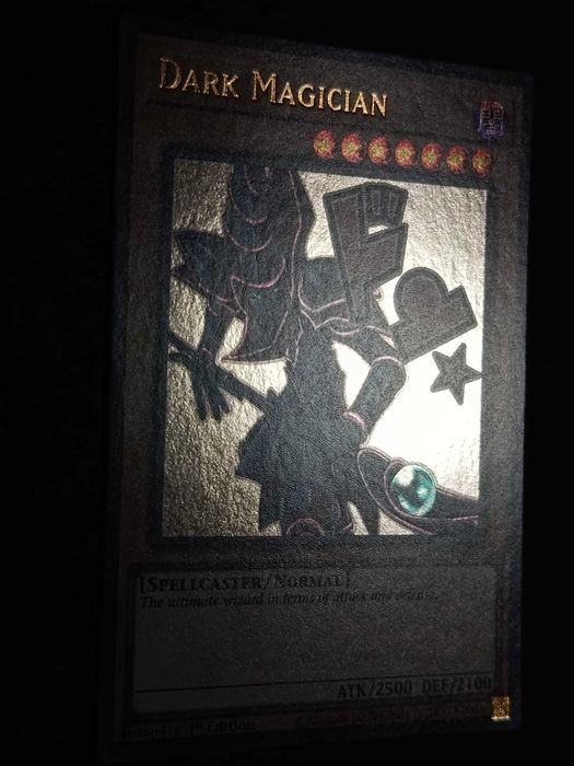 *Novo Set* Yu-Gi-Oh! 1.ª Edição 'Dark Magician' (V.1 - Stramped Ultra Rare) - RA05-083 - Rarity Collection 5 - Carta de 2026