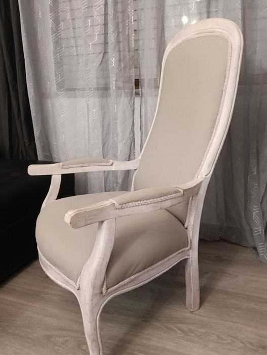 Cadeirão todo reformado em cinza