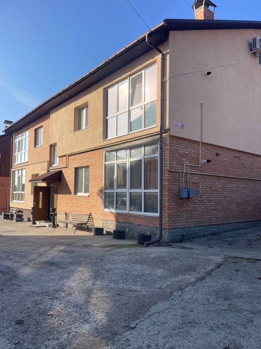 2поверхова квартира біля Епіцентру