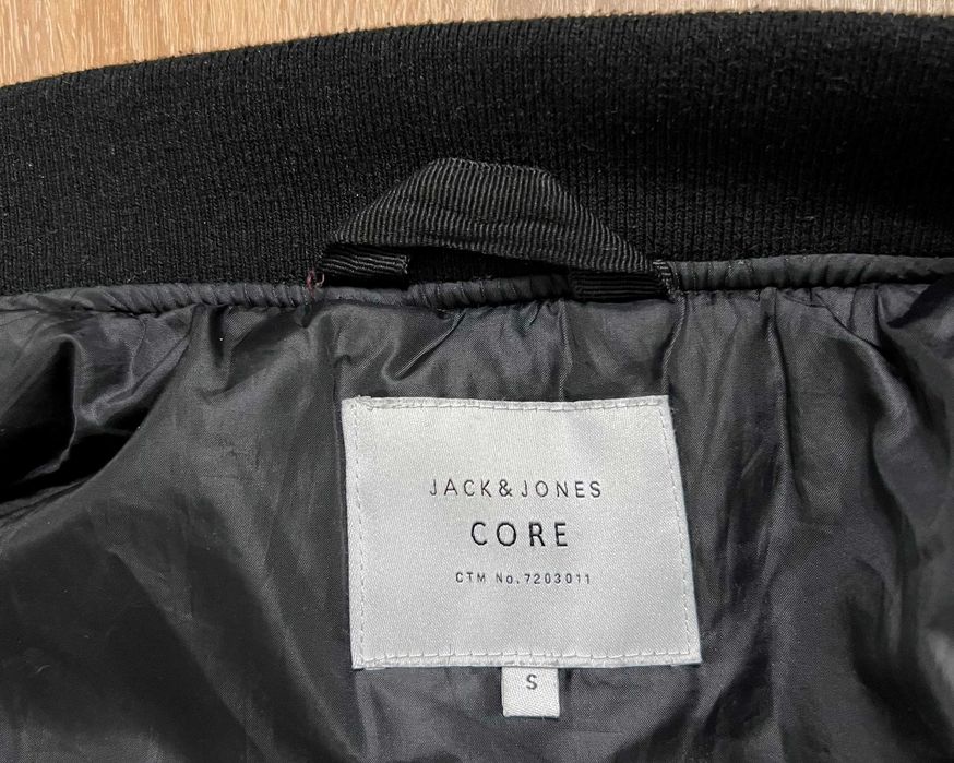 Jack & Jones стильний чоловічий бомбер куртка