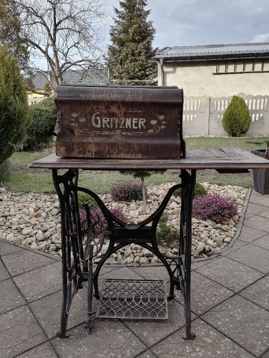 Zabytkowa maszyna do szycia GRITZNER