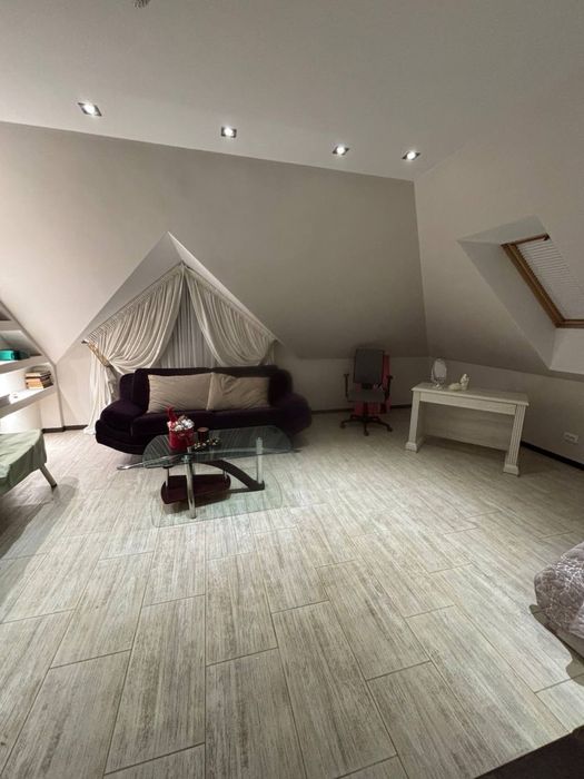 Елітний будинок Бережани. 291кв.м, 5кімнат. Сучасний ремонт.