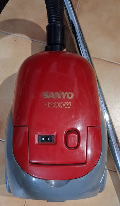 Aspirador Sanyo em boas condições