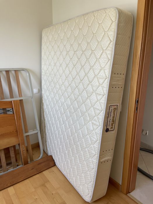 Cama + colchão 140x190