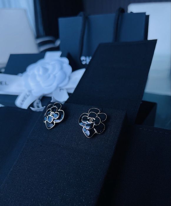 Серьги-пусеты Chanel ( оригинальные, новые )