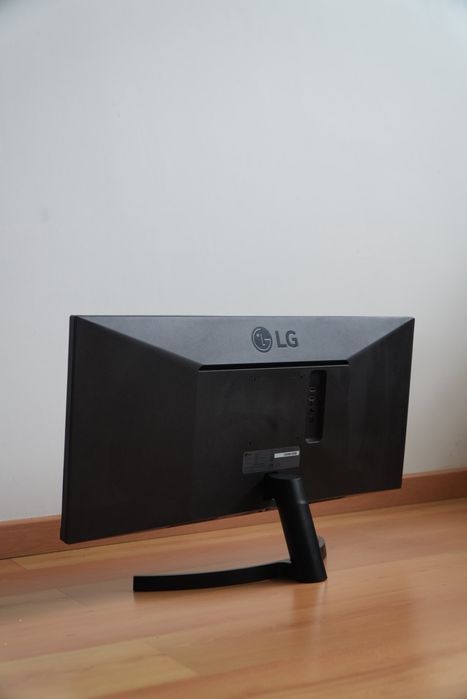 Monitor LG Ultrawide 29” IPS 21:9 – Ideal para Trabalho & Multitasking