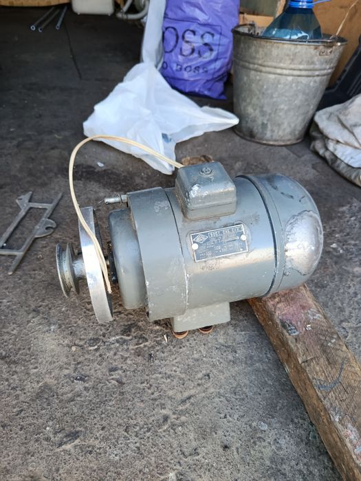 Електродвигун однофазний 220w.