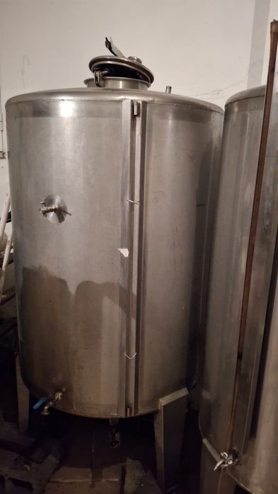 Vendo 2 cubas inox usadas, em bom estado.