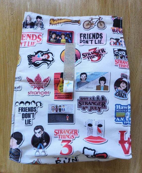 Bolsa - lancheira acolchoada Stranger Things