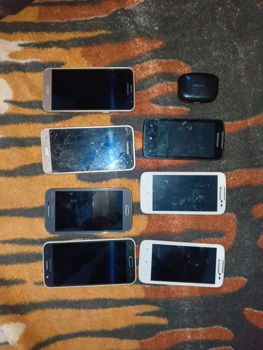 Телефони одним лотом та блютуз навушники