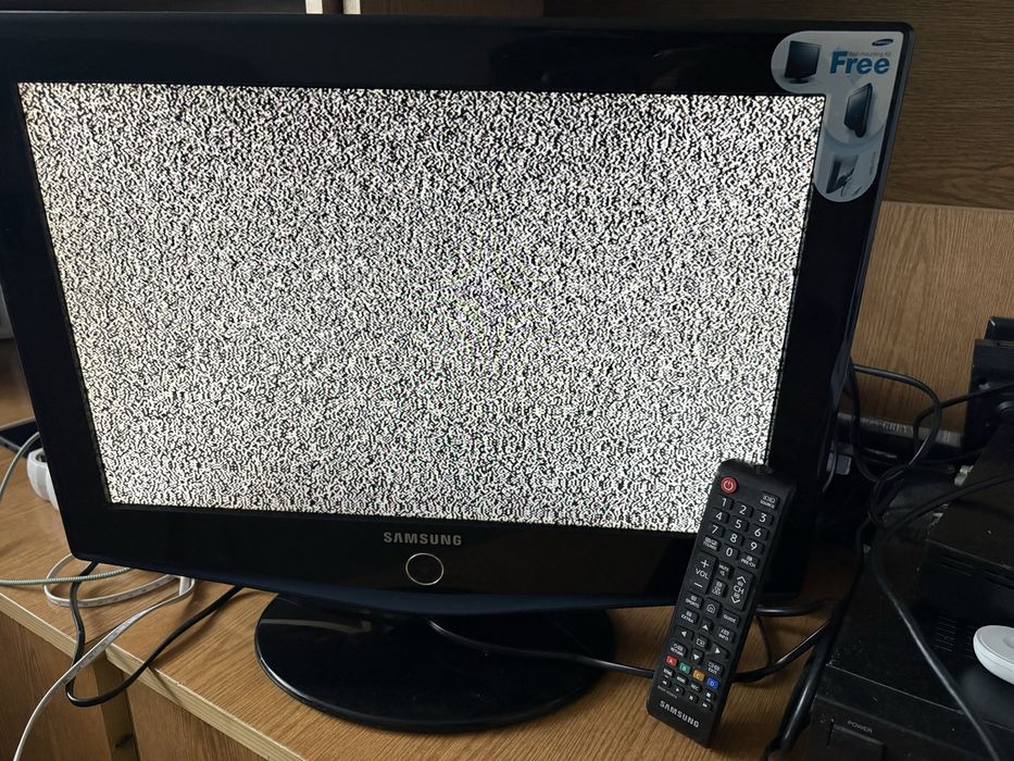 Telewizor Samsung z pilotem brak wejscia HDMI