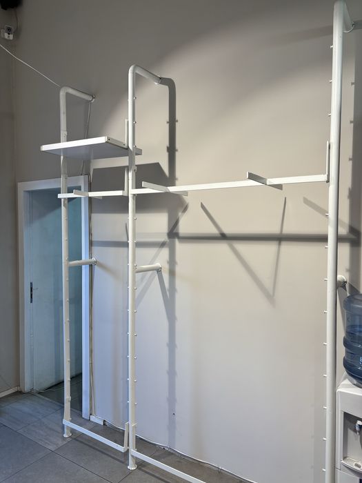 Торгове обладнання для магазину одягу