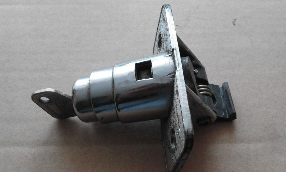 Zamek tylnej klapy Polonez Cargo, fiat 125p Kombii