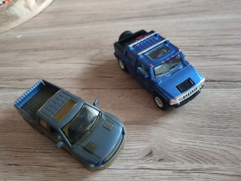 Autka metalowe większe