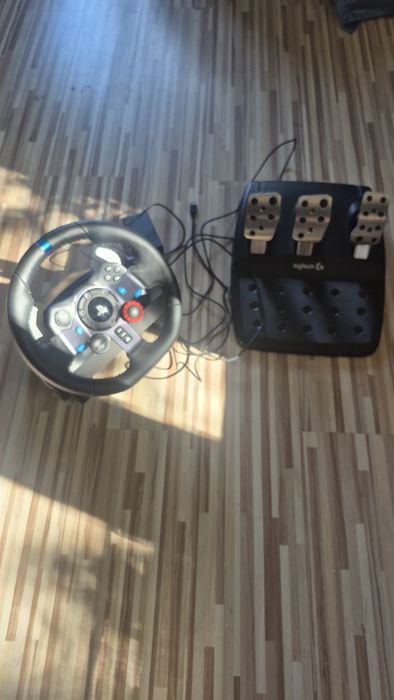 Sprzedam kierownice logitech G29 z pedalami Stan idealny
