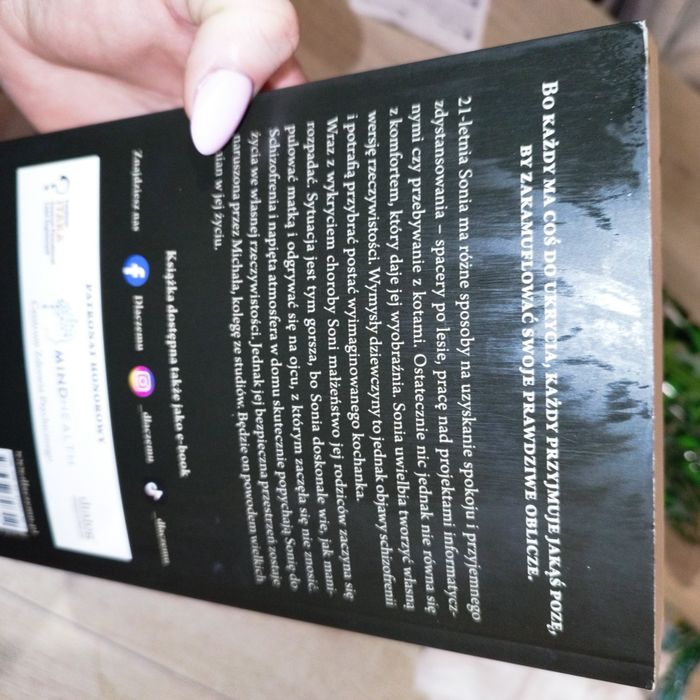 Książka potłuczona filiżanka