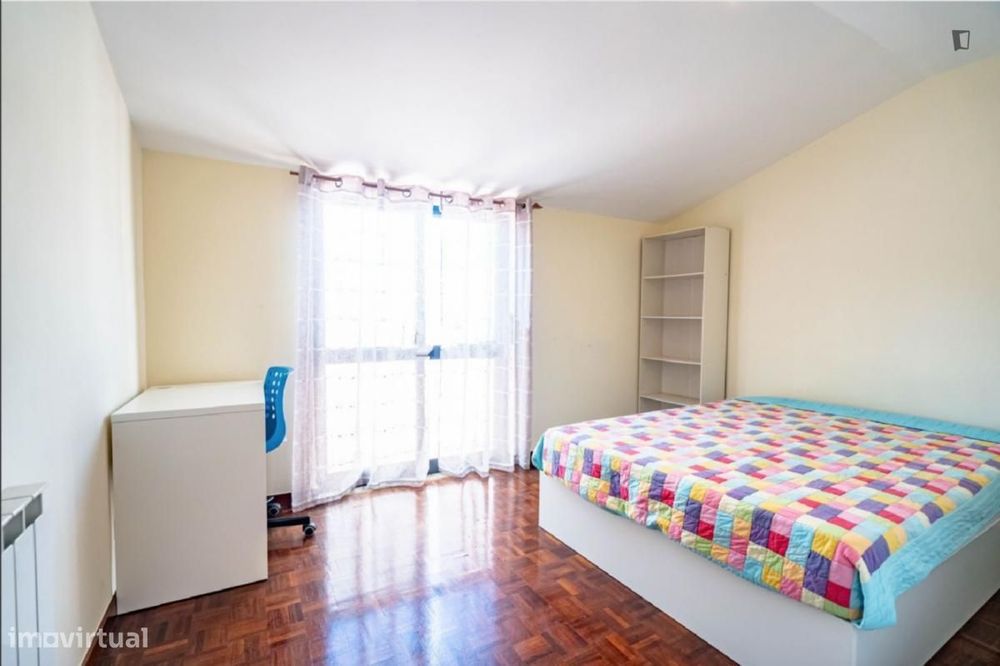 Quarto - localizado em  Coimbra