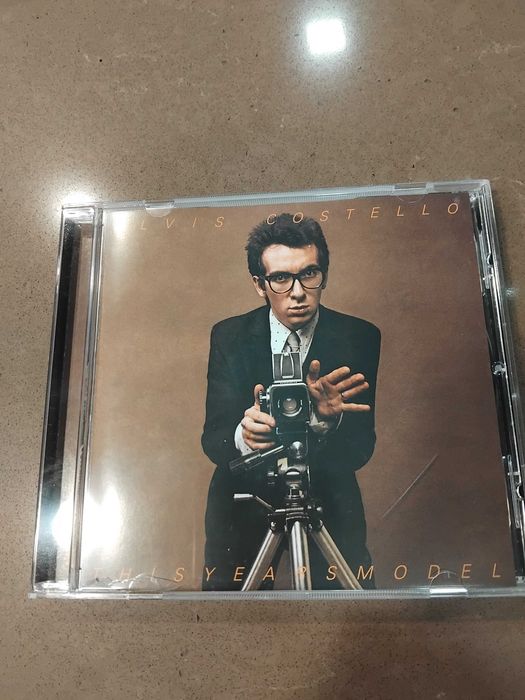 Elvis Costello cd novo