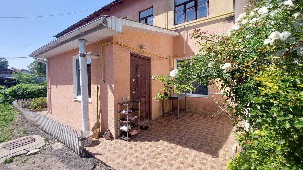 Продам 2-кімнатну квартиру. Вул.Коцюбинського,50.