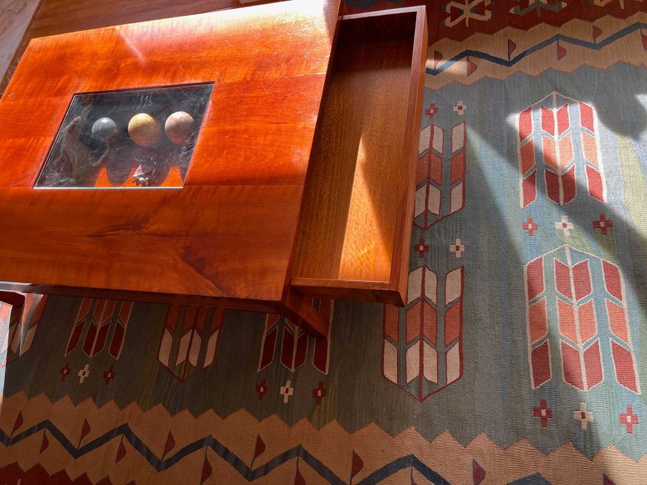 Final de" stock "! Mesa de apoio com acabamento em cerejeira.