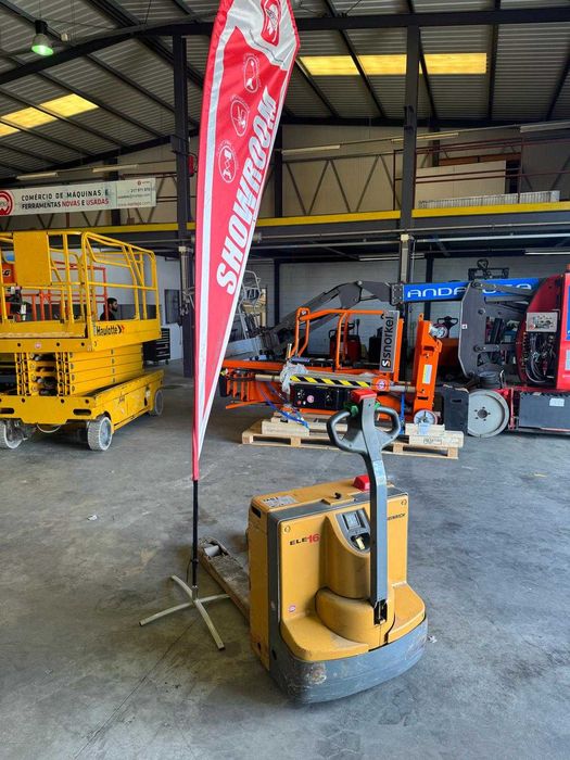 Porta paletes Jungheinrich (USADO) Elétrico