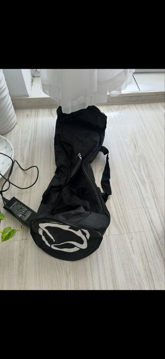 czarny hoverboard manta z pokrowcem