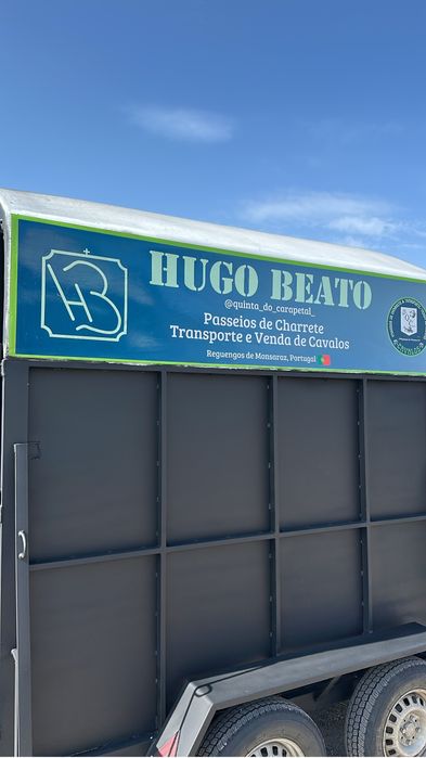 Reboque de 2 Cavalos com Porta Maratona