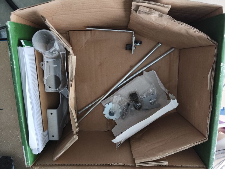 Tupia 1200W POF 1200 AE Bosch + Jogo 6 Fresas 8mm Bosch